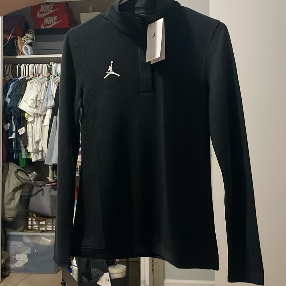 Woman’s xsmall Nike pull over black and white